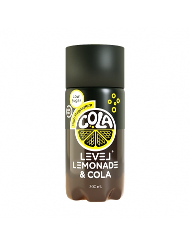 Jeweils 300 ml Limonade und Cola hinzufügen